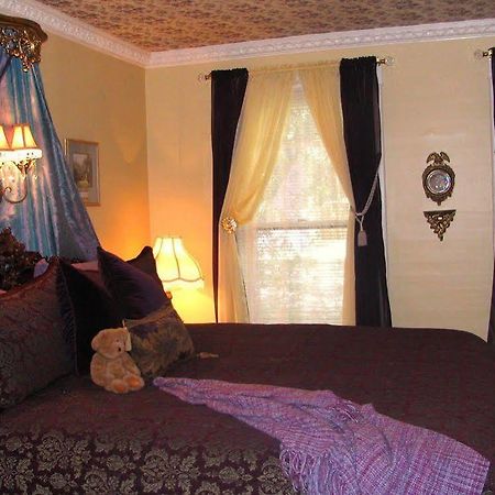 Larelle House Bed And Breakfast Sankt Petersburg Zimmer foto